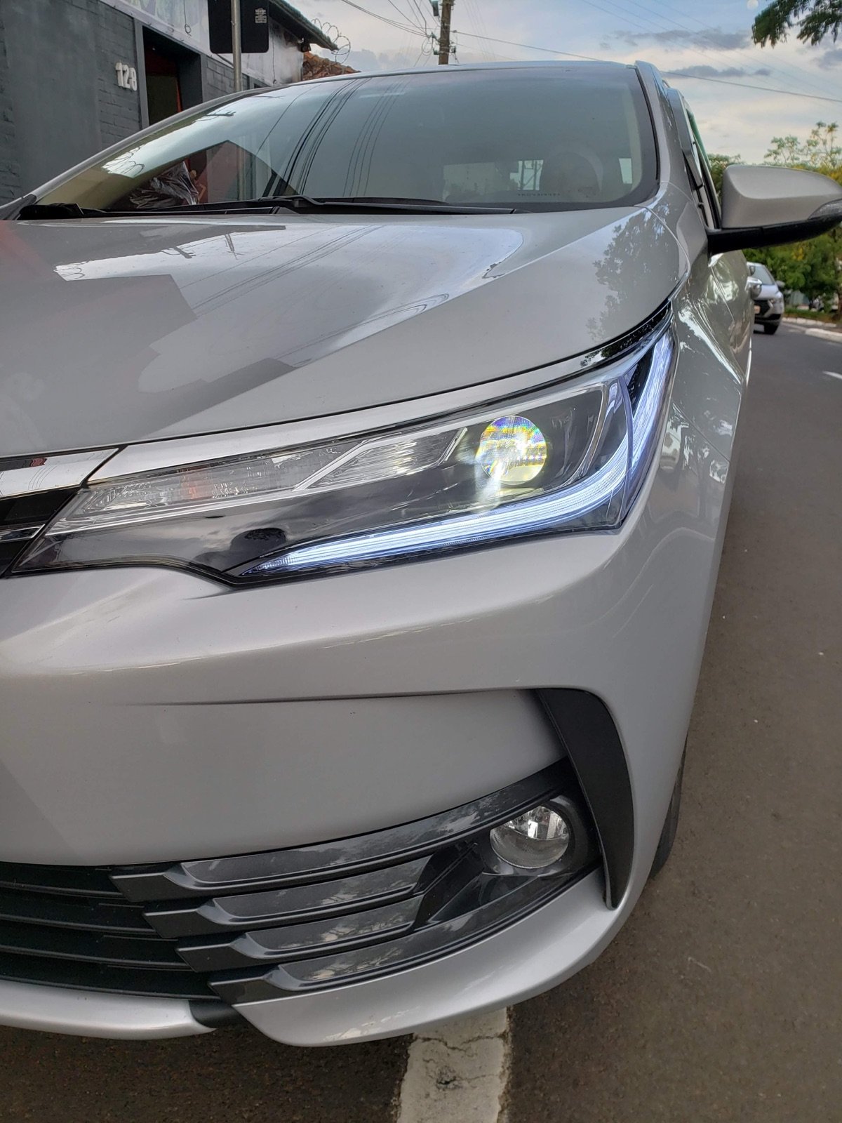 Farol restaurado com faixa de LED